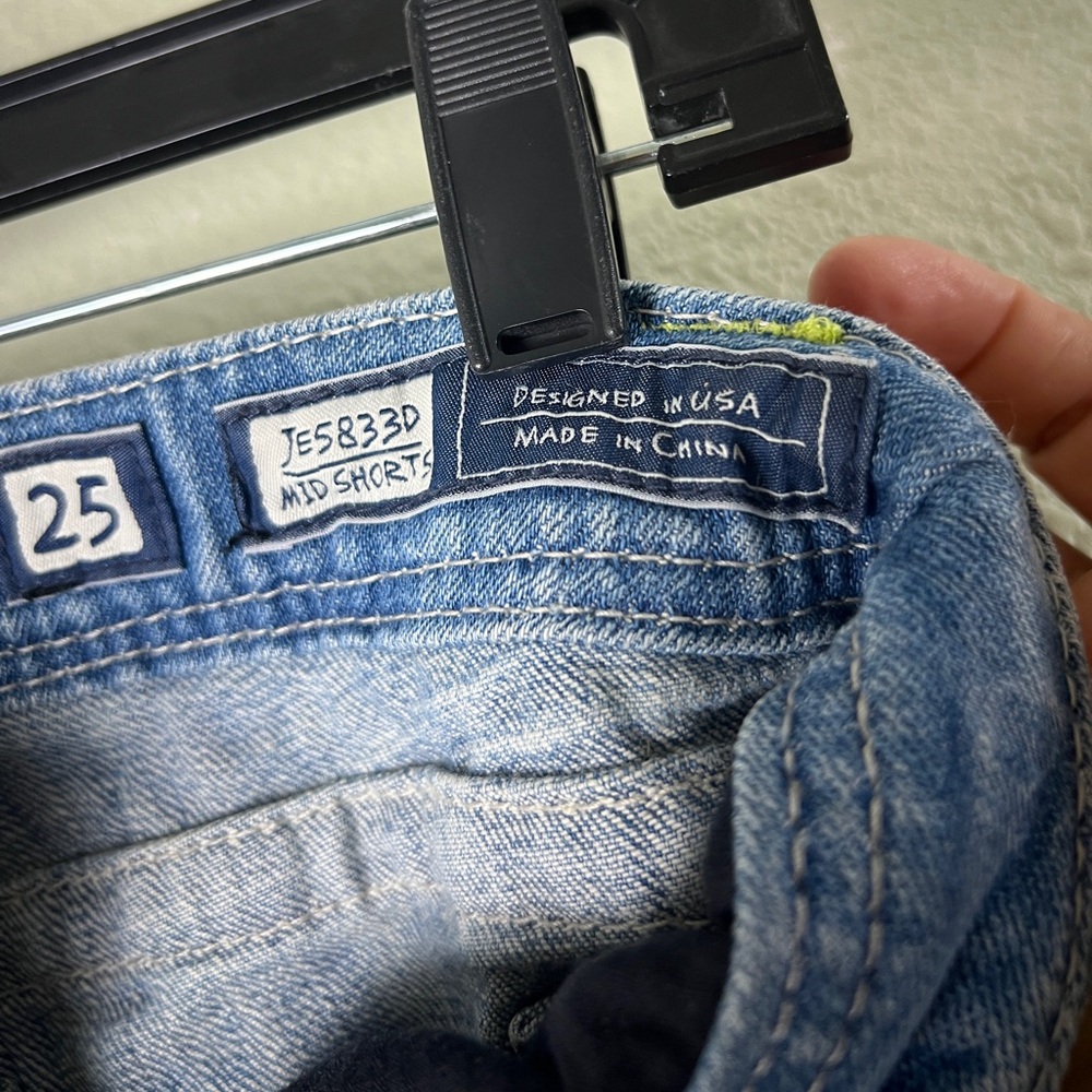 Miss Me Jeans Shorts Low Rise Arrow Embroidered Light Denim Mid 25 - Picture 8 of 11
